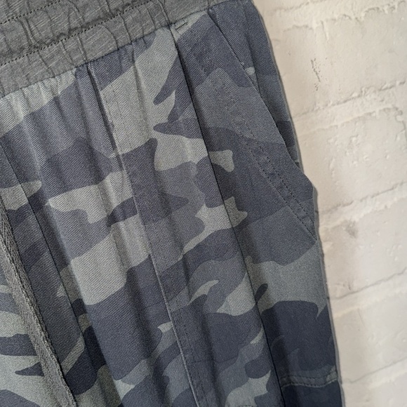 Splendid Camouflage Jogger Pants medium drawstring pockets loungewear - Picture 2 of 3